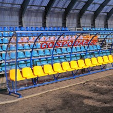 Wiata stadionowa W-5 pokryta poliwęglanem litym bezbarwnym